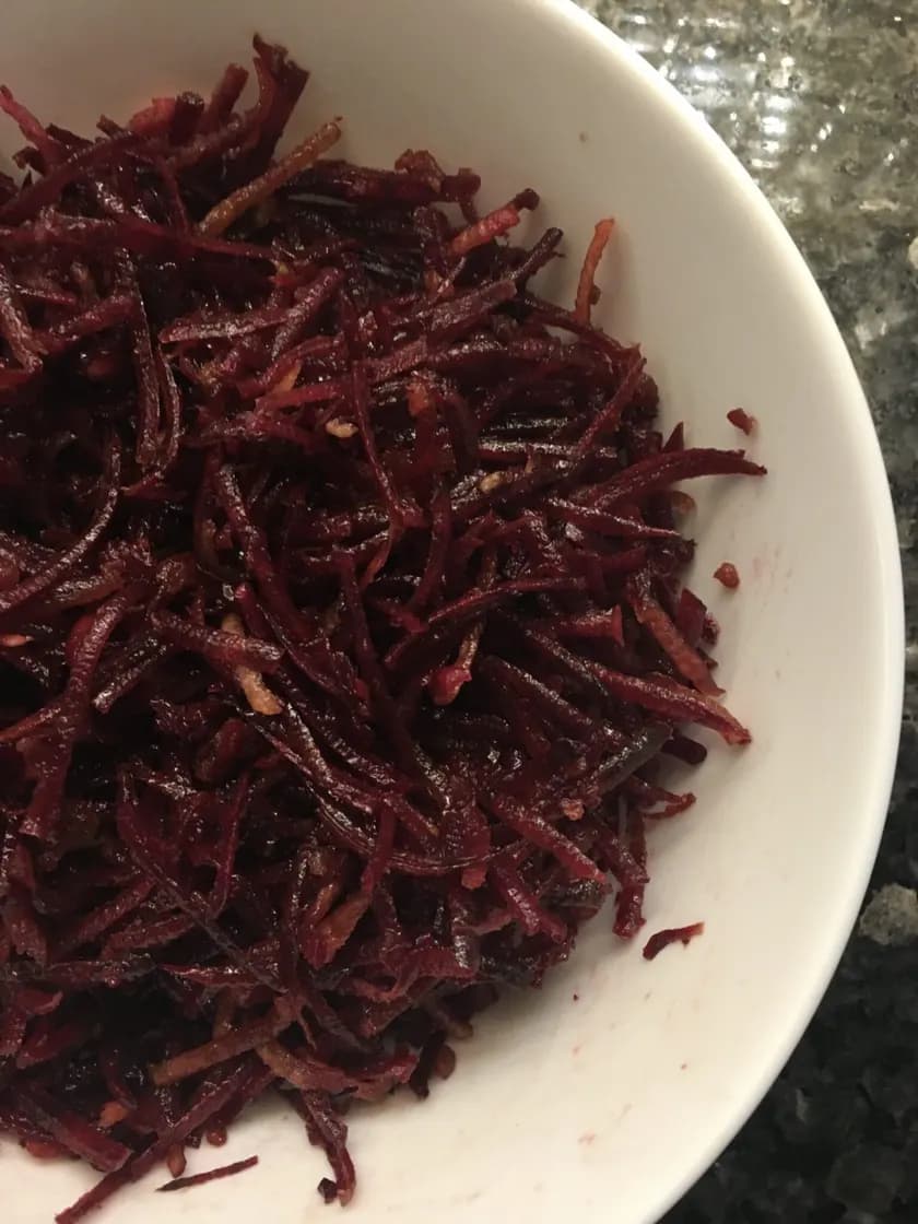 Yeşil Elmalı ve Narlı Pancar Salatası görseli