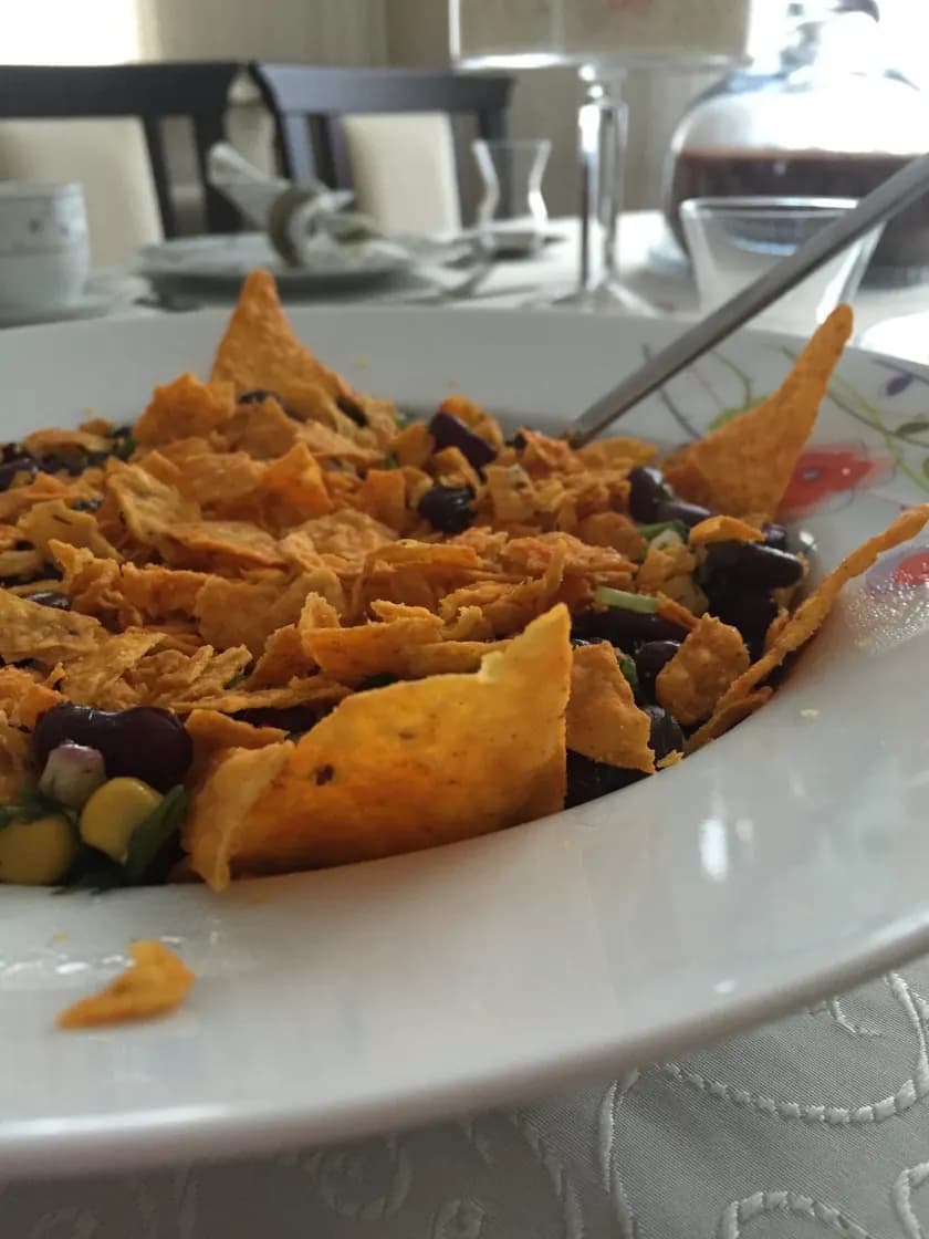 Meksika Fasulyeli Salata görseli