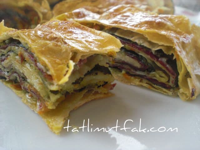 Üç Renkli Börek görseli