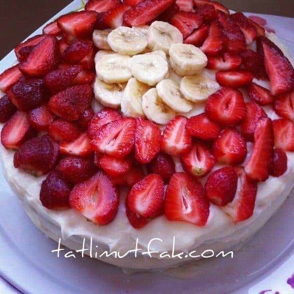 Çilek ve Muzlu Pasta görseli