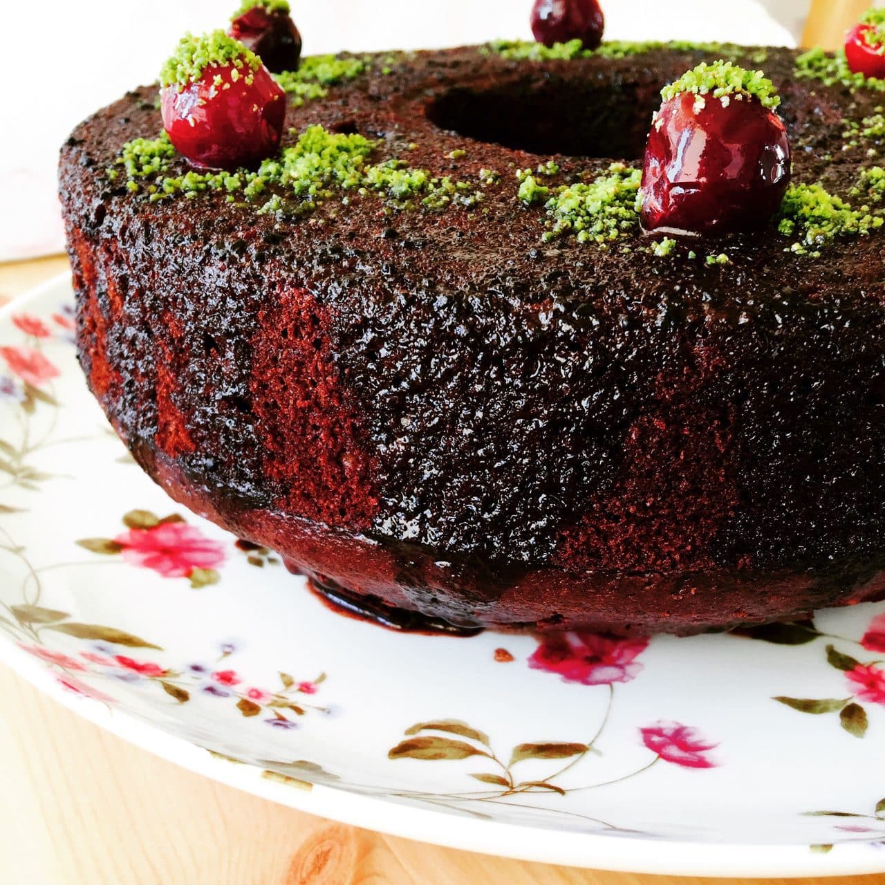 Kakao Soslu Vişneli Kek görseli