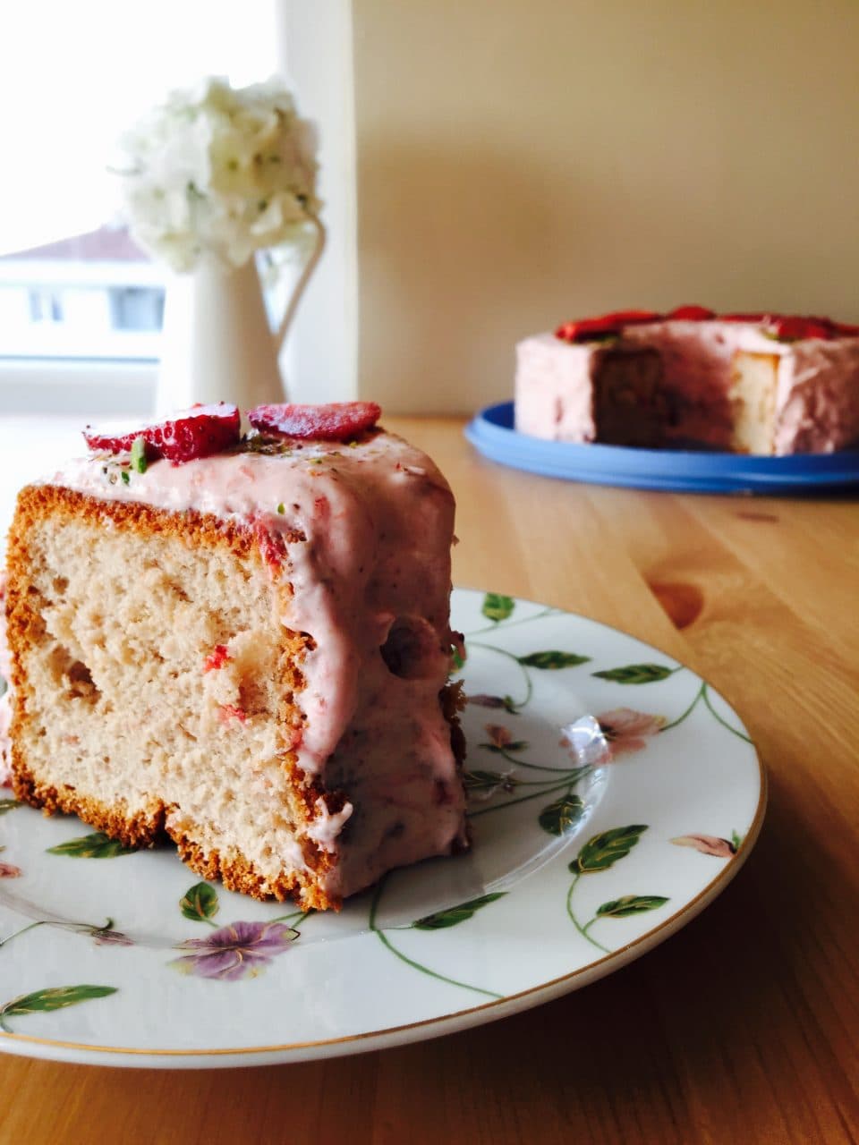 Strawberry Chiffon Cake & Çilekli Şifon Kek görseli