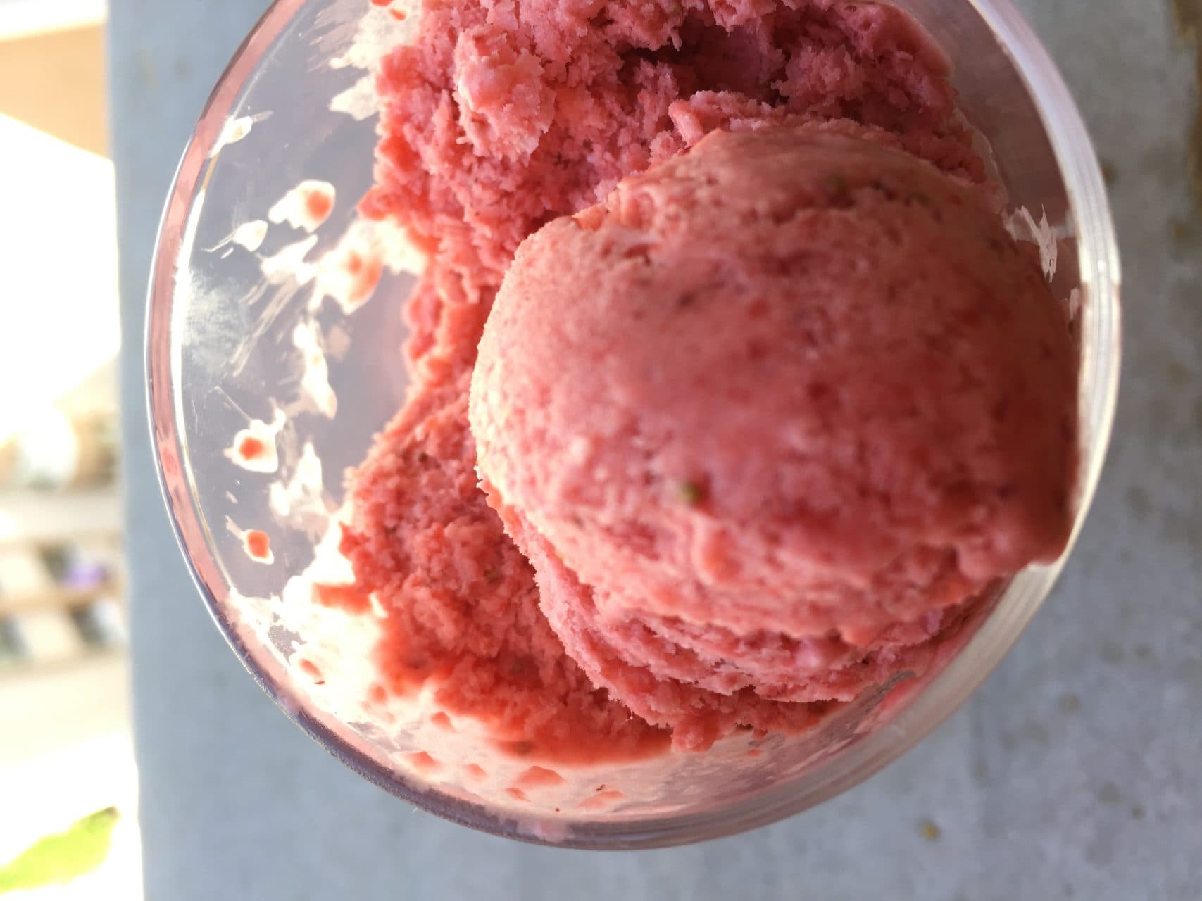 Ev Yapımı Çilekli Dondurma görseli