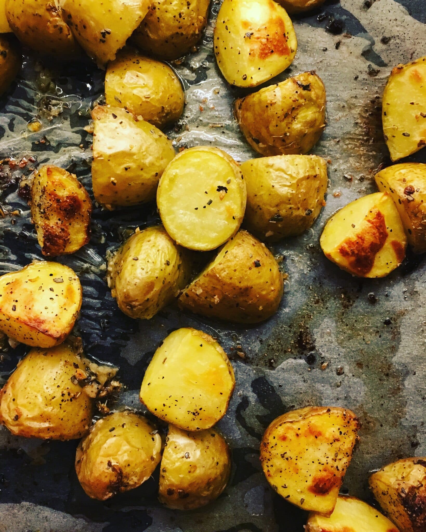 Fırında Kabuklu Bebek Patates görseli