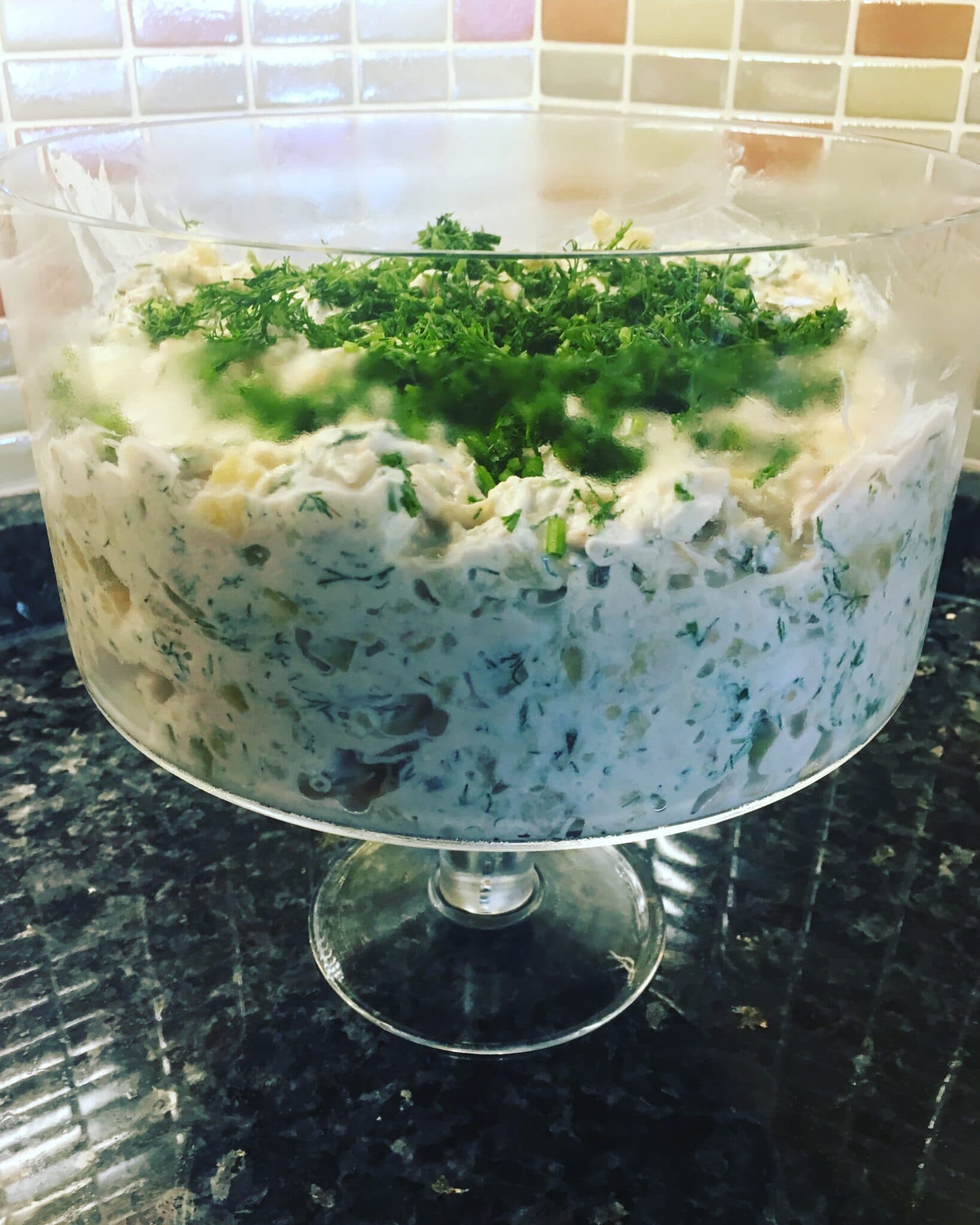 Köz Patlıcanlı Yoğurtlu Tavuk Salatası görseli