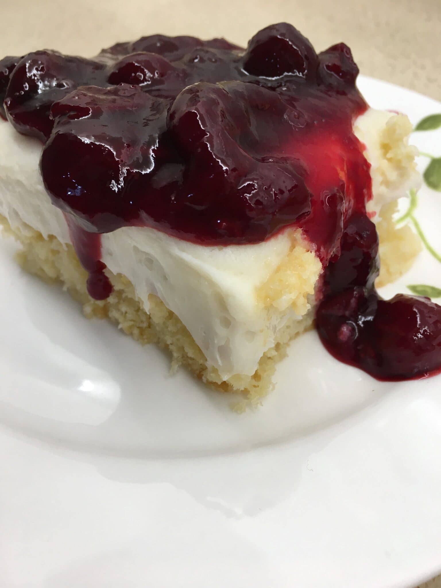 Vişne Soslu Pasta görseli