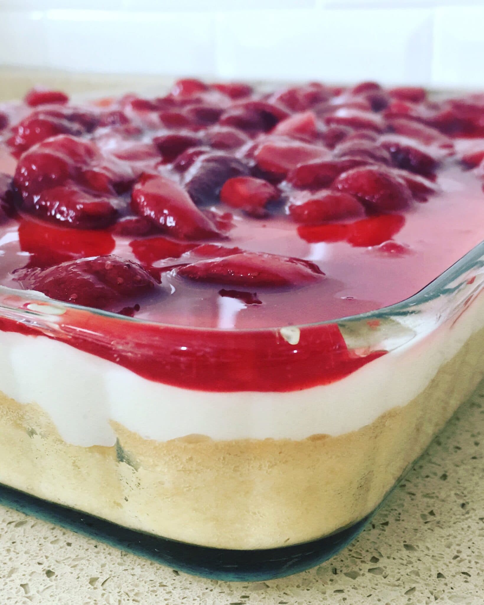 Çilek Soslu Pasta görseli