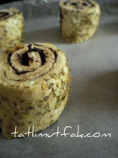 Zeytin Ezmeli Çörek görseli