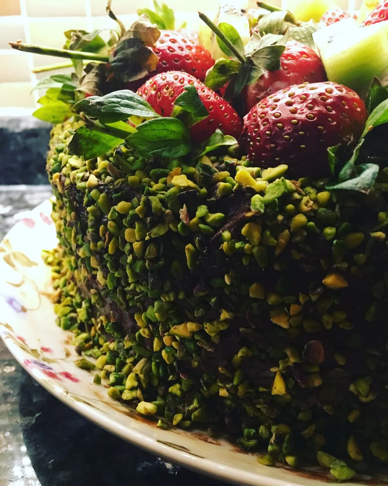 Çilekli ve Fıstıklı Pasta