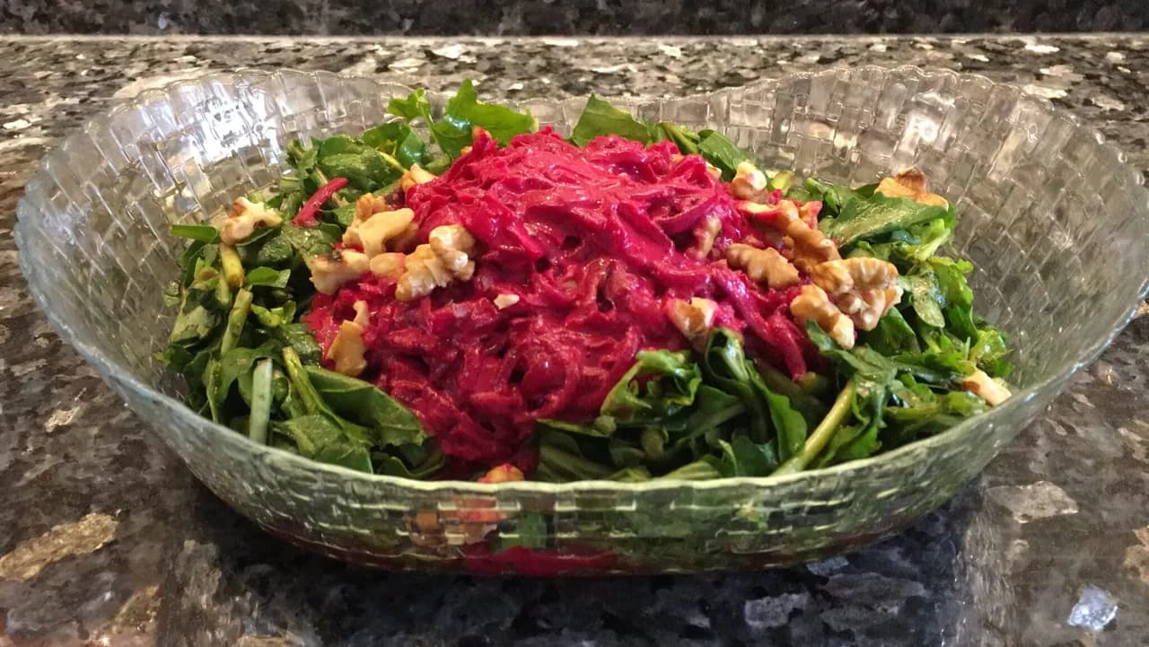 Yoğurtlu Pancarlı Roka Salatası